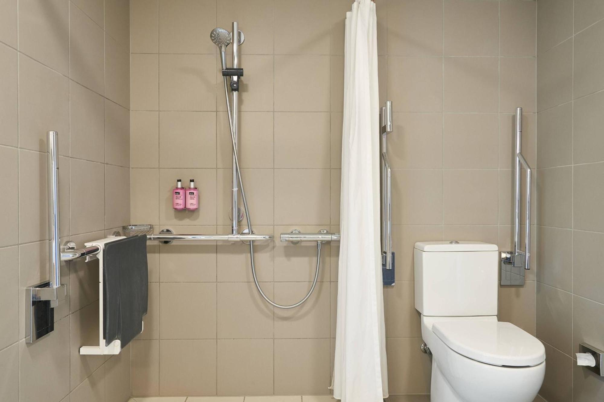 Moxy Stratford Отель 4*