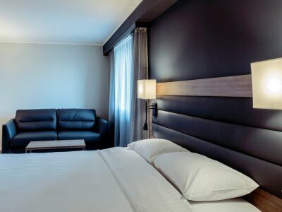 Отель Moxy Stratford 4*