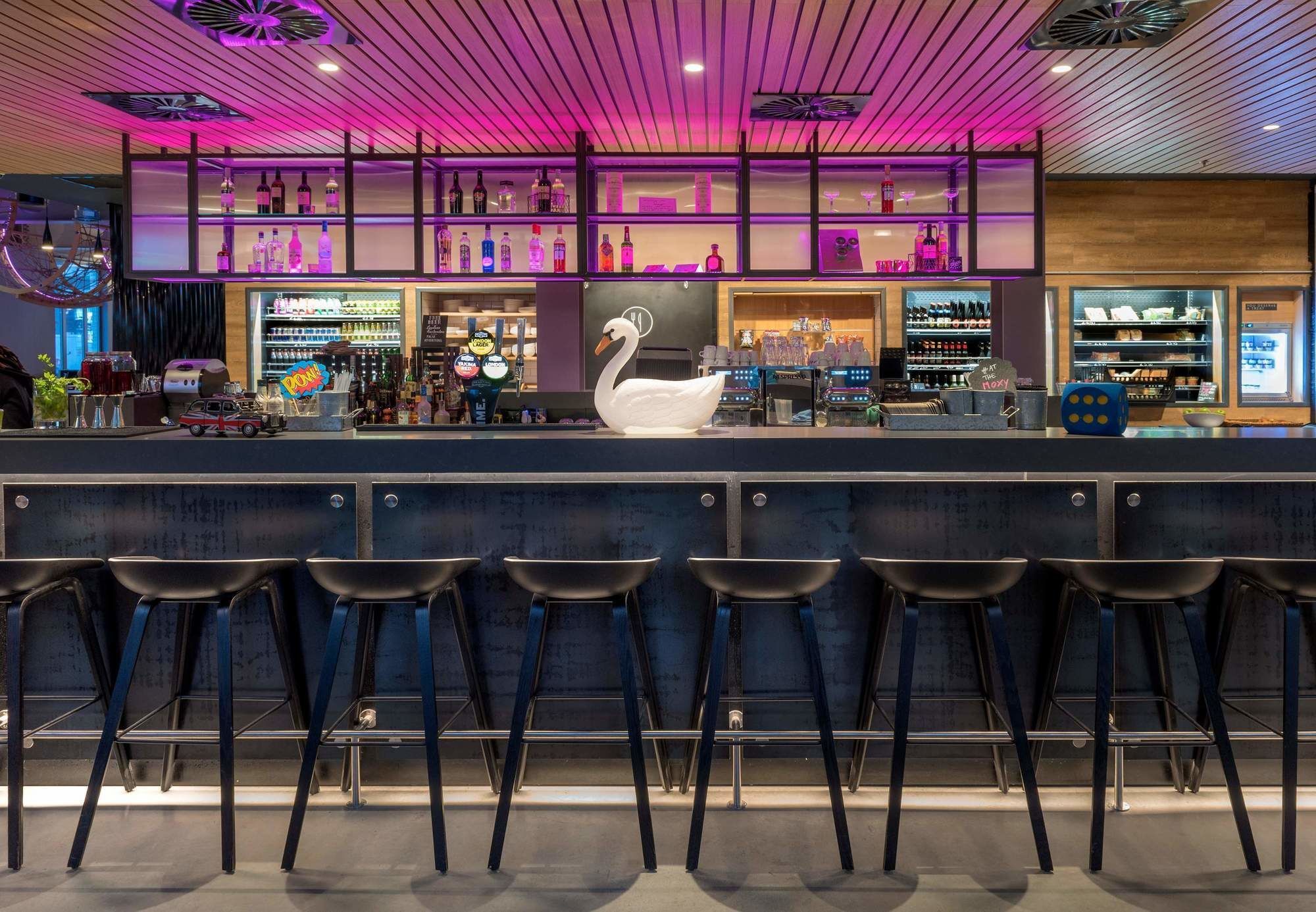 Отель Moxy Stratford